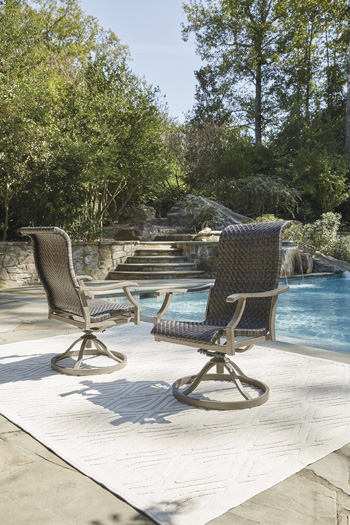 Windon Barn Swivel Chair (Set of 2)